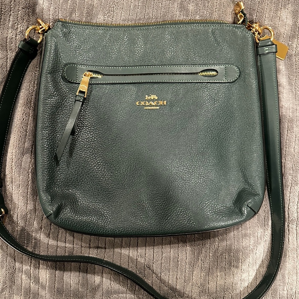 Coach outlet green leather crossbody